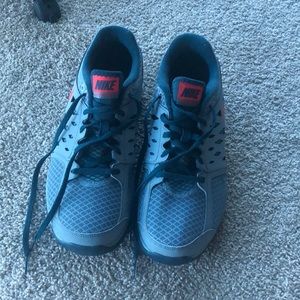 Men’s Nike tennis shoes